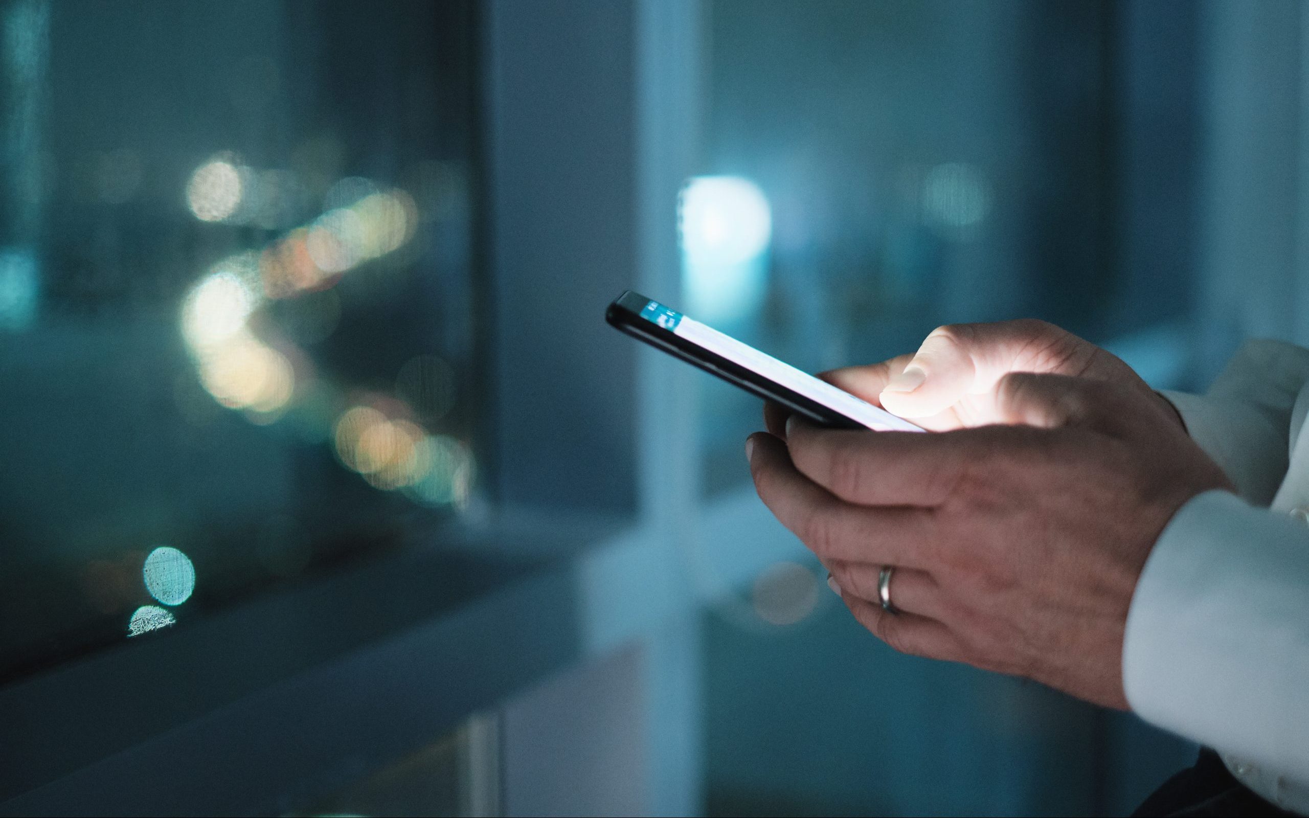 WhatsApp para empresas y comunicación Impulsa la comunicación bidireccional con clientes a través de WhatsApp para empresas