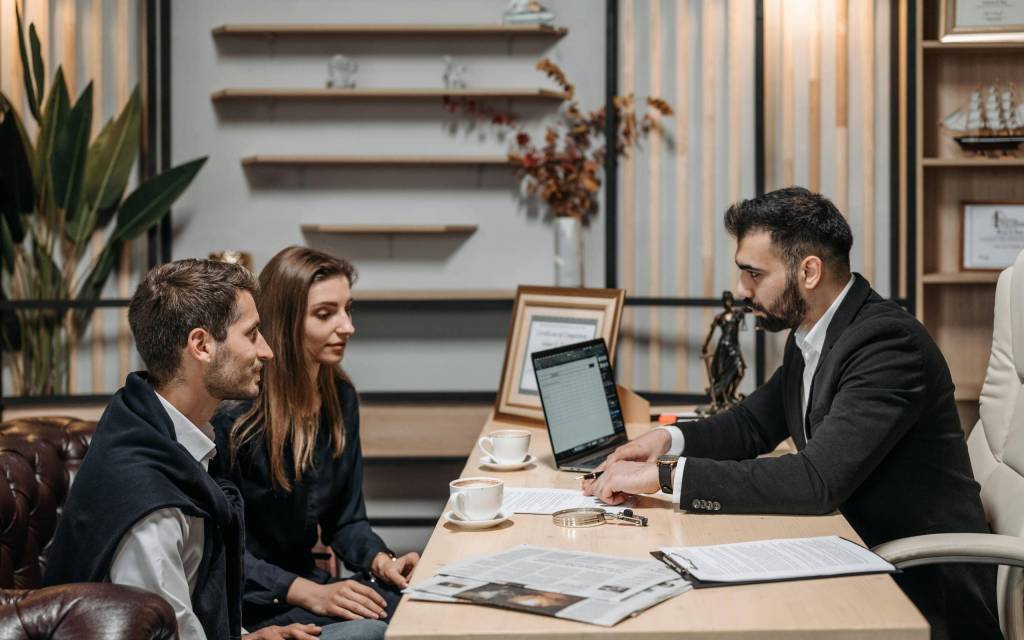 Agencia usando inteligencia artificial en el turismo.